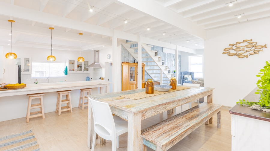 4 Bedroom Property for Sale in Struisbaai Western Cape